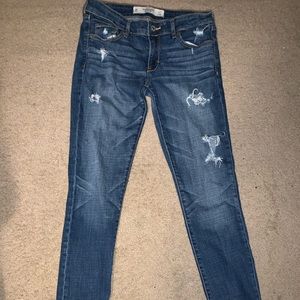 Abercrombie & Fitch size 4 skinny distressed jean